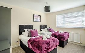 Off Road Parking, Smart Tv In Each Room!