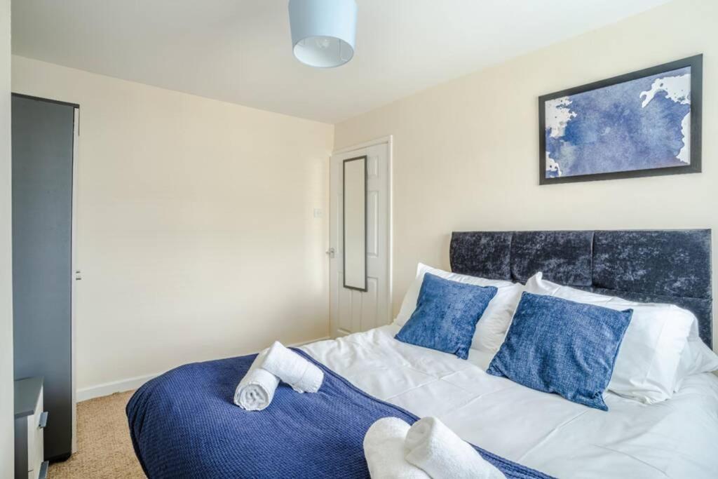 Off Road Parking, Smart Tv In Each Room! Swansea Exterior photo