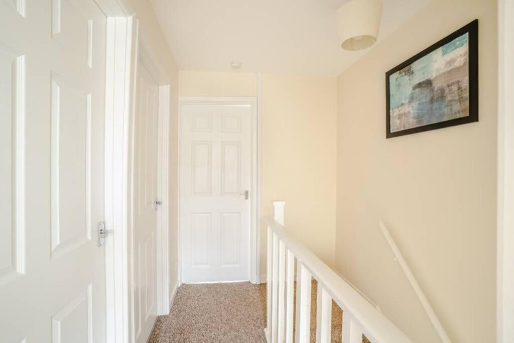 Off Road Parking, Smart Tv In Each Room! Swansea Exterior photo